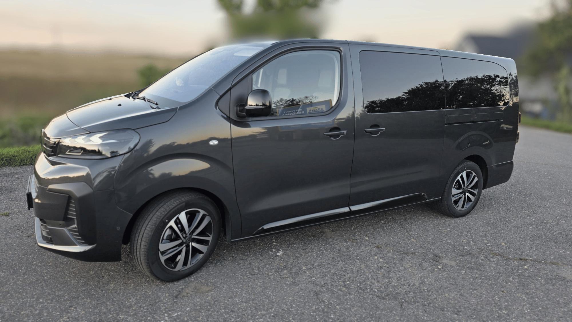 PEUGEOT TRAVELLER
